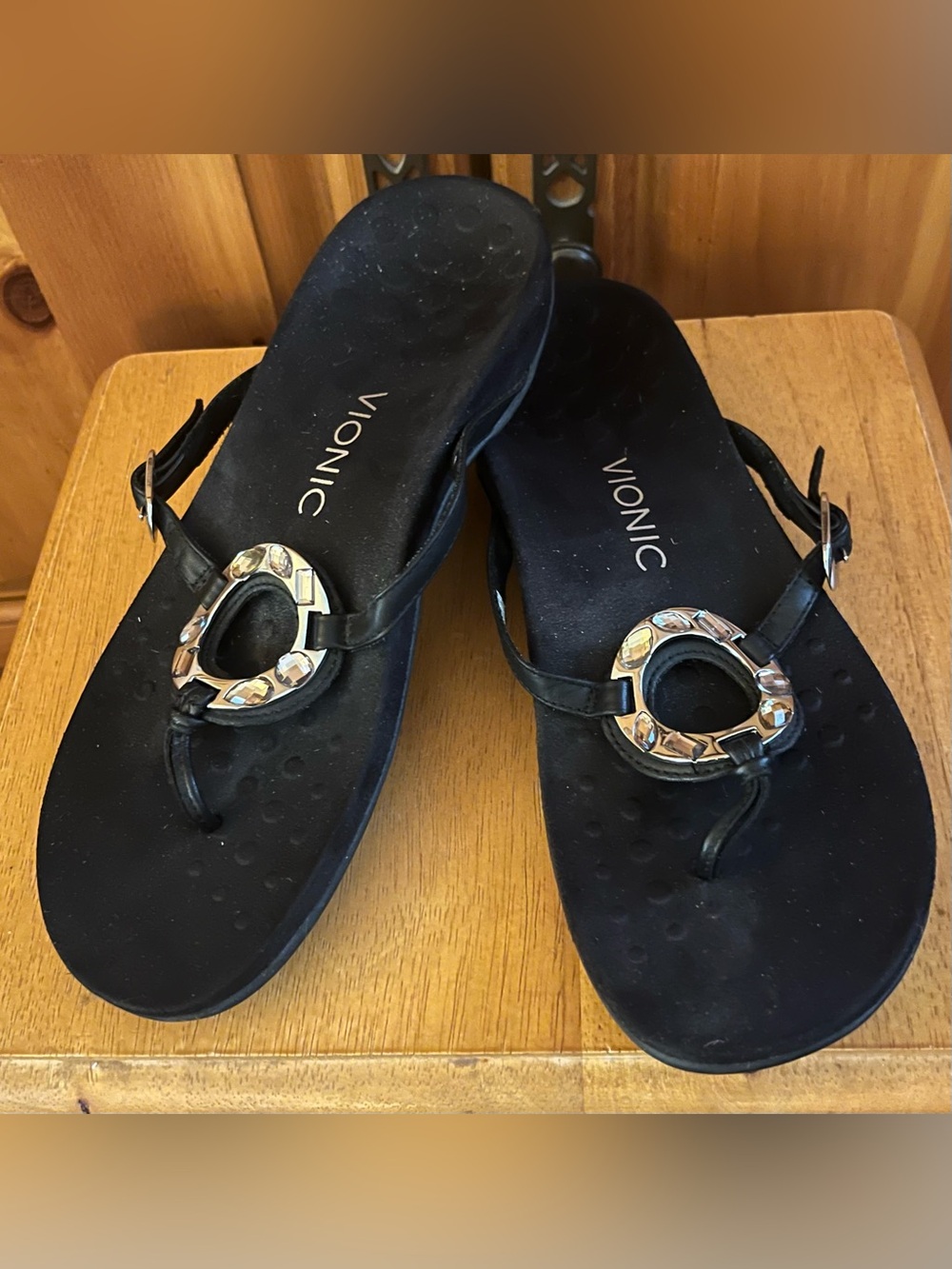Glam Vionic Black Thong Sandals with Metallic Ring Accent Size 9